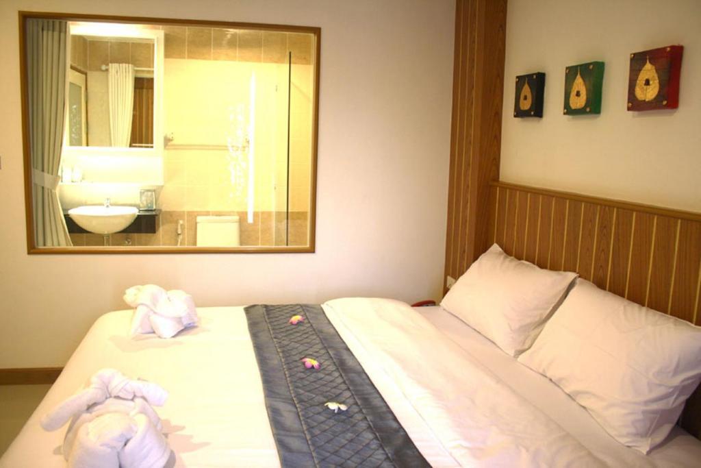 Santi White Hotell Phuket Rum bild