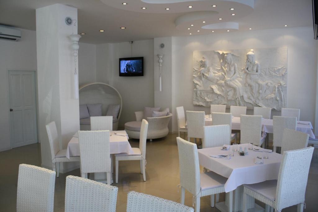 Santi White Hotell Phuket Exteriör bild