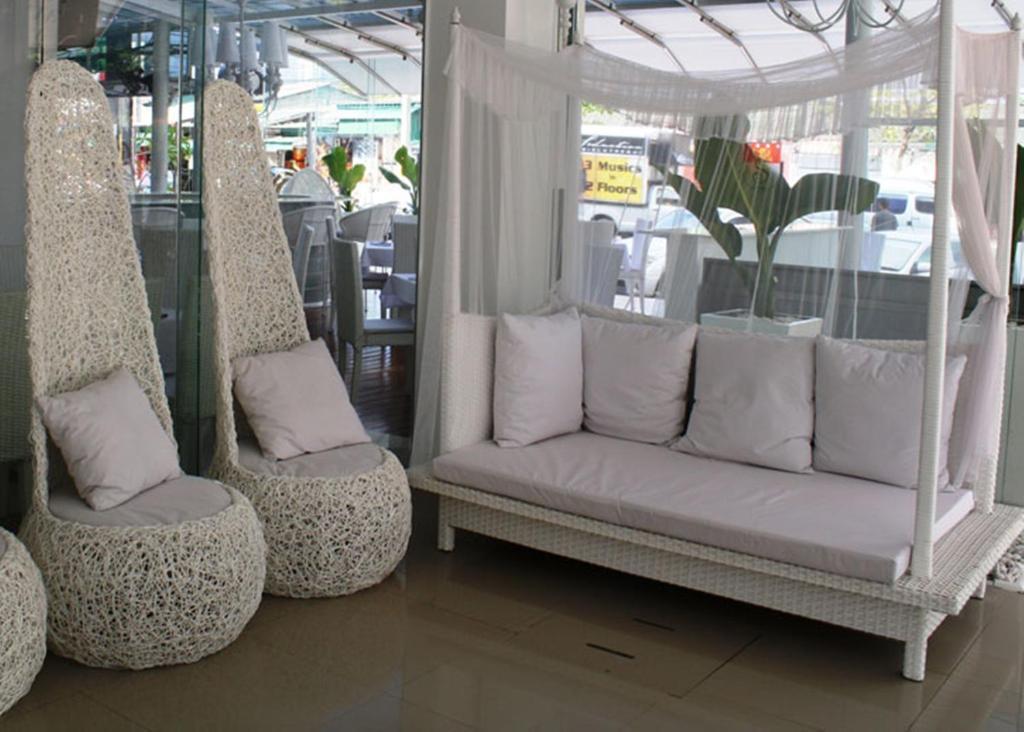 Santi White Hotell Phuket Exteriör bild