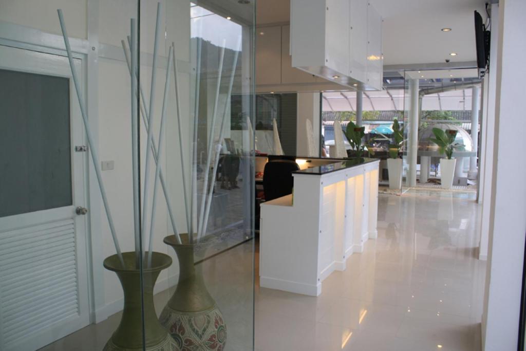 Santi White Hotell Phuket Exteriör bild