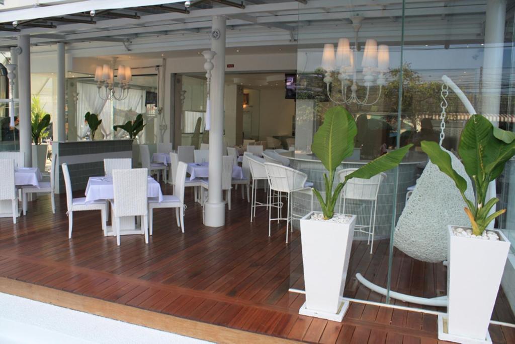 Santi White Hotell Phuket Exteriör bild