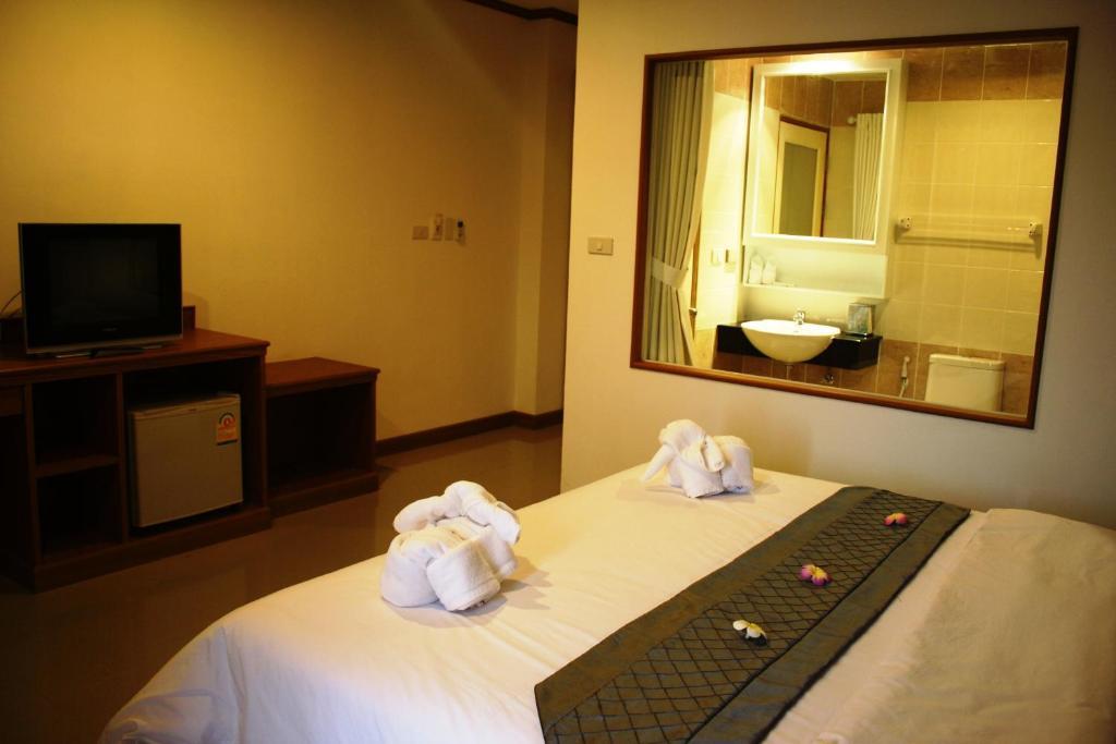 Santi White Hotell Phuket Exteriör bild
